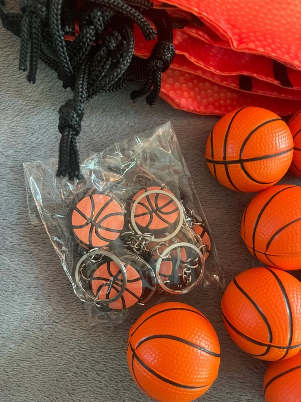 36 Pcs Basketball Party Favors 12 Drawstring Bag 12 Mini balls 12 Keychain 12